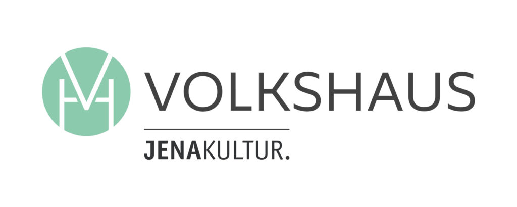 horizontales Volkshaus-Logo mit einem den Initialien der Einrichtung zusammengefassten grĂĽnen Emblem