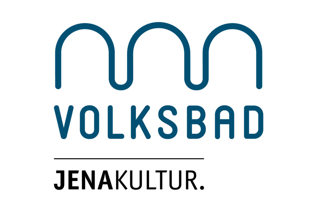 Bläuliches Logo des Volksbades Jena angeordnet von oben nach unten mit Welle, Schrift "Volksbad" darunter eine Trennstrich und JenaKultur.