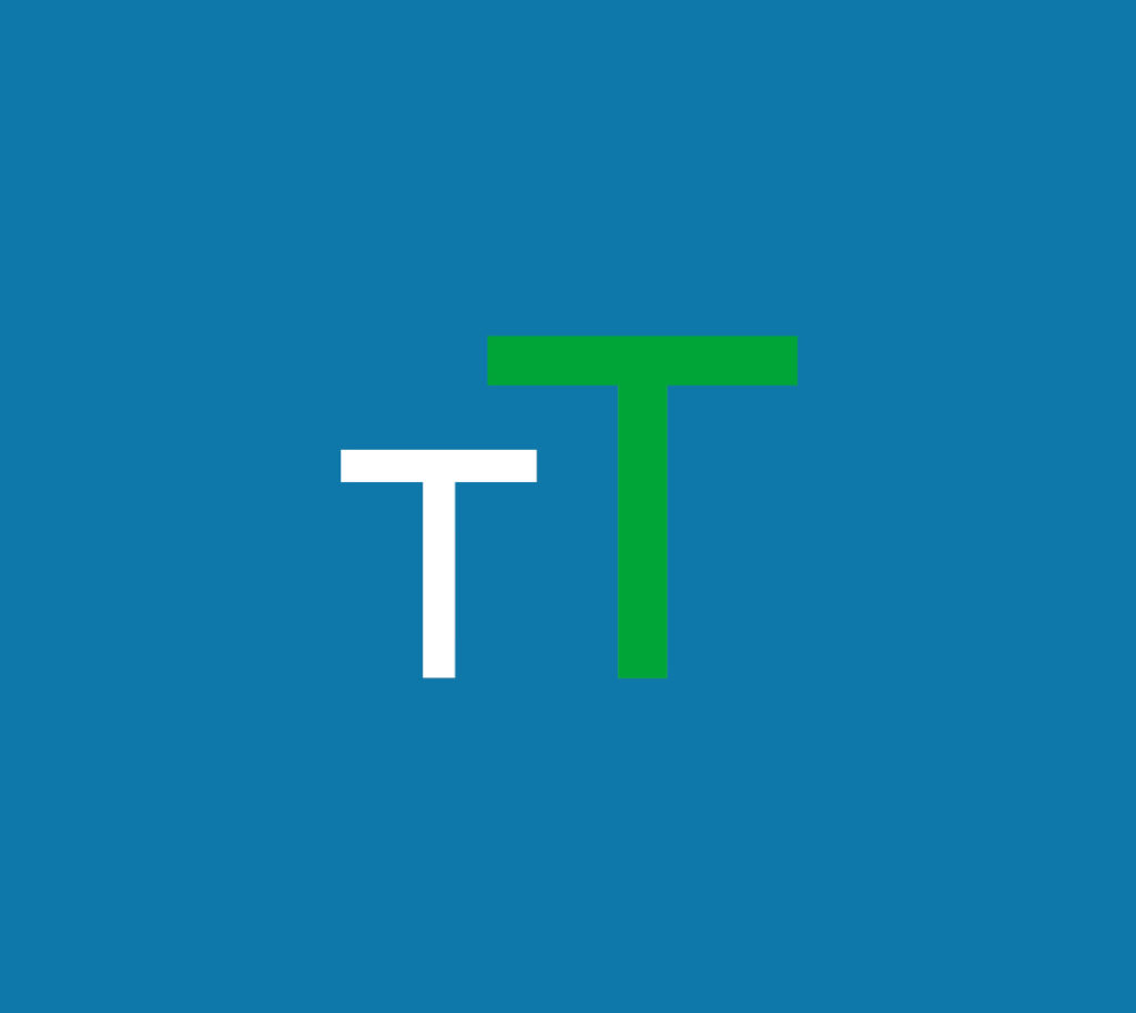 ein kleines weißes und ein großes grünes T auf einem blauen Grund